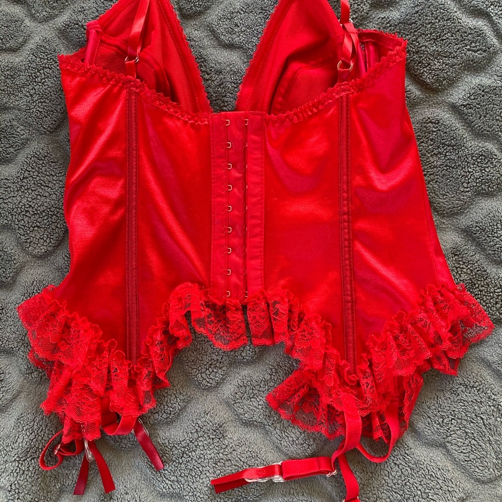Red Lingerie - Picture 4 of 4